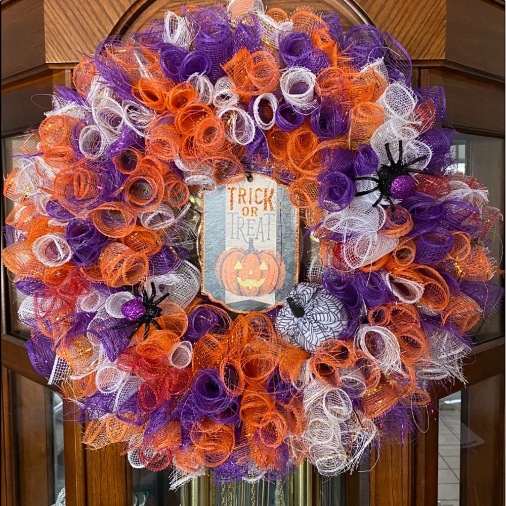 Holiday wreath